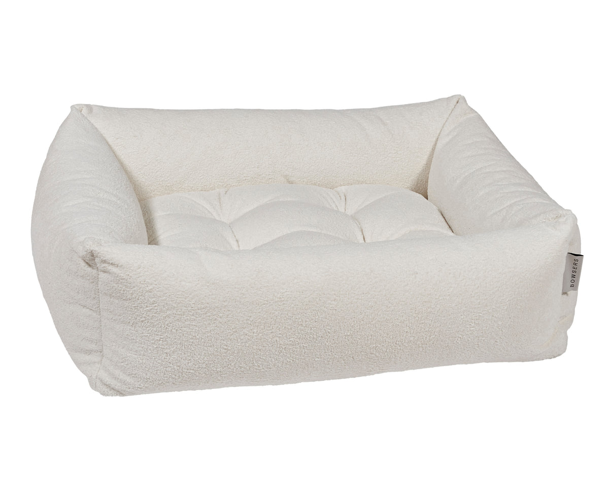 The Franklin cushioned dog bed in Vanilla.